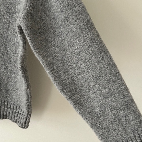 Vintage Gap 100% Wool Gray Crewneck Sweater Made In England - Picture 9 of 16